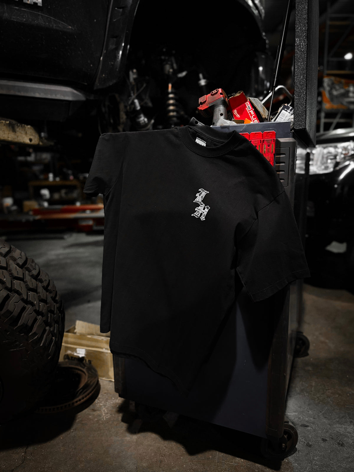 LIFTED LIFESTYLE TEE